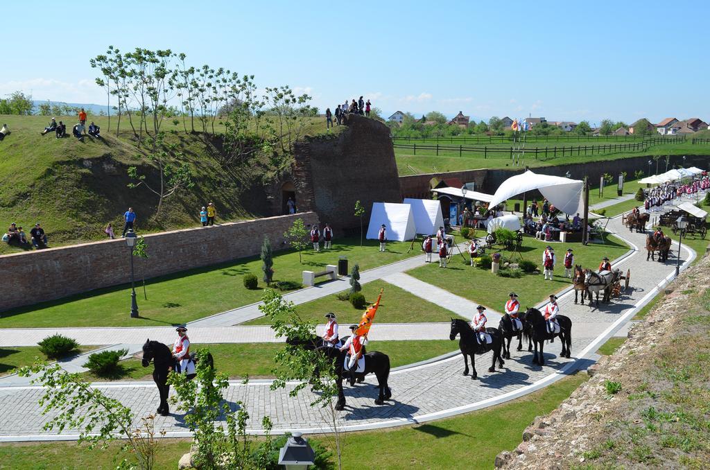 Hotel Medieval Алба-Юлия Экстерьер фото