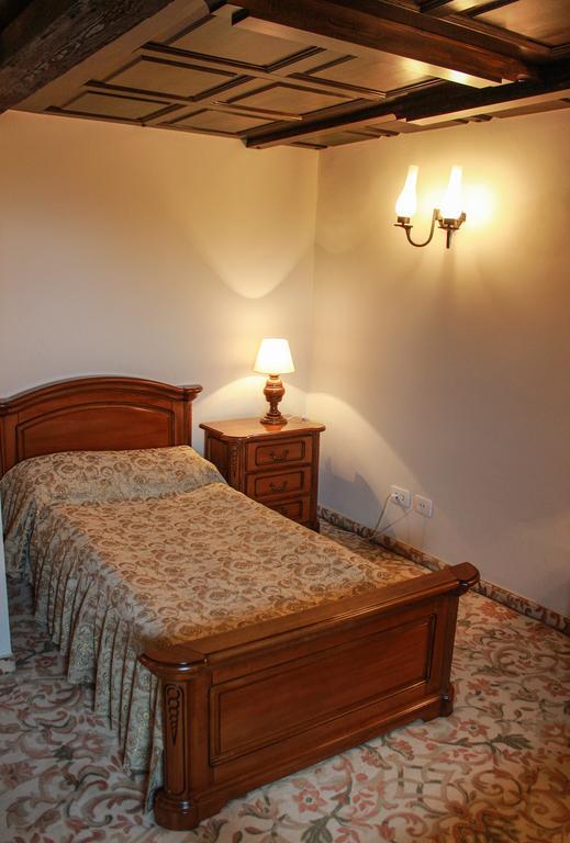 Hotel Medieval Алба-Юлия Номер фото