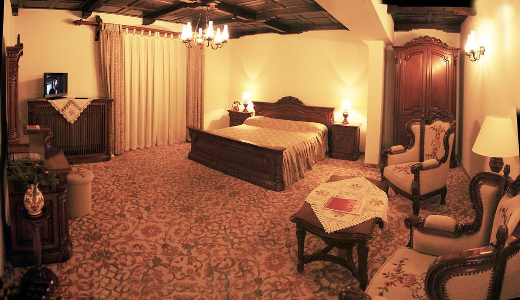 Hotel Medieval Алба-Юлия Экстерьер фото