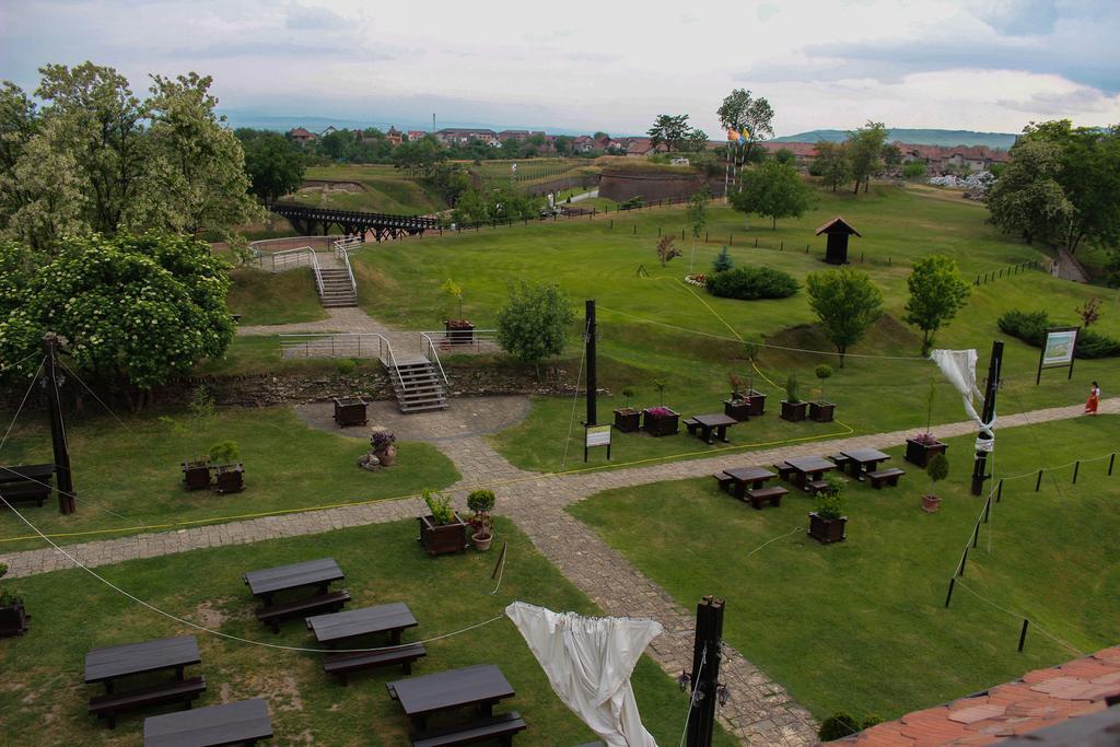 Hotel Medieval Алба-Юлия Экстерьер фото