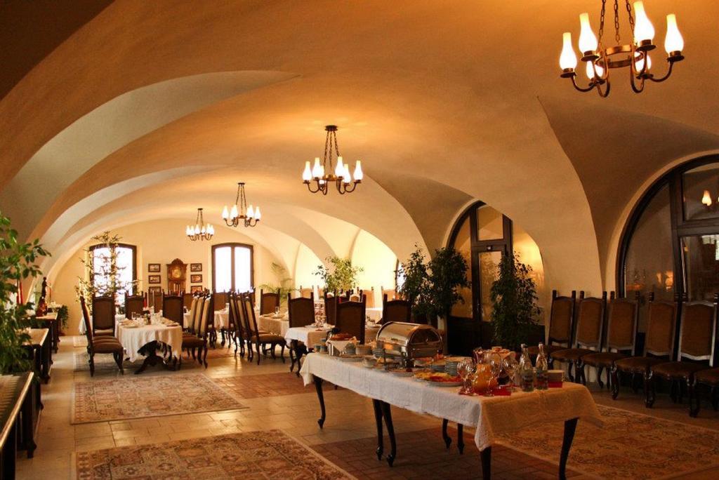 Hotel Medieval Алба-Юлия Экстерьер фото
